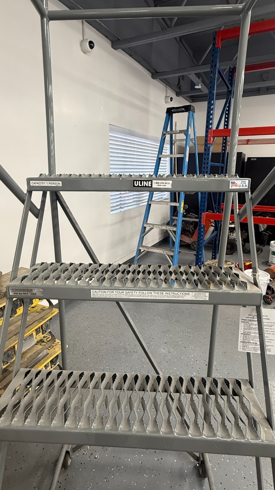 ULINE Heavy Duty Rolling Safety Ladder / Double Work Platform – 450 lb Capacity