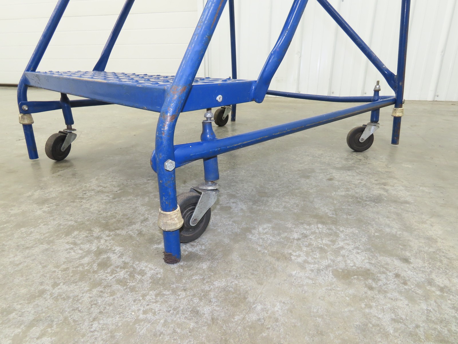 Ballymore Rolling Ladder 4 Step 10″ Work Platform 38″ Top Step 300lbs 24″ W