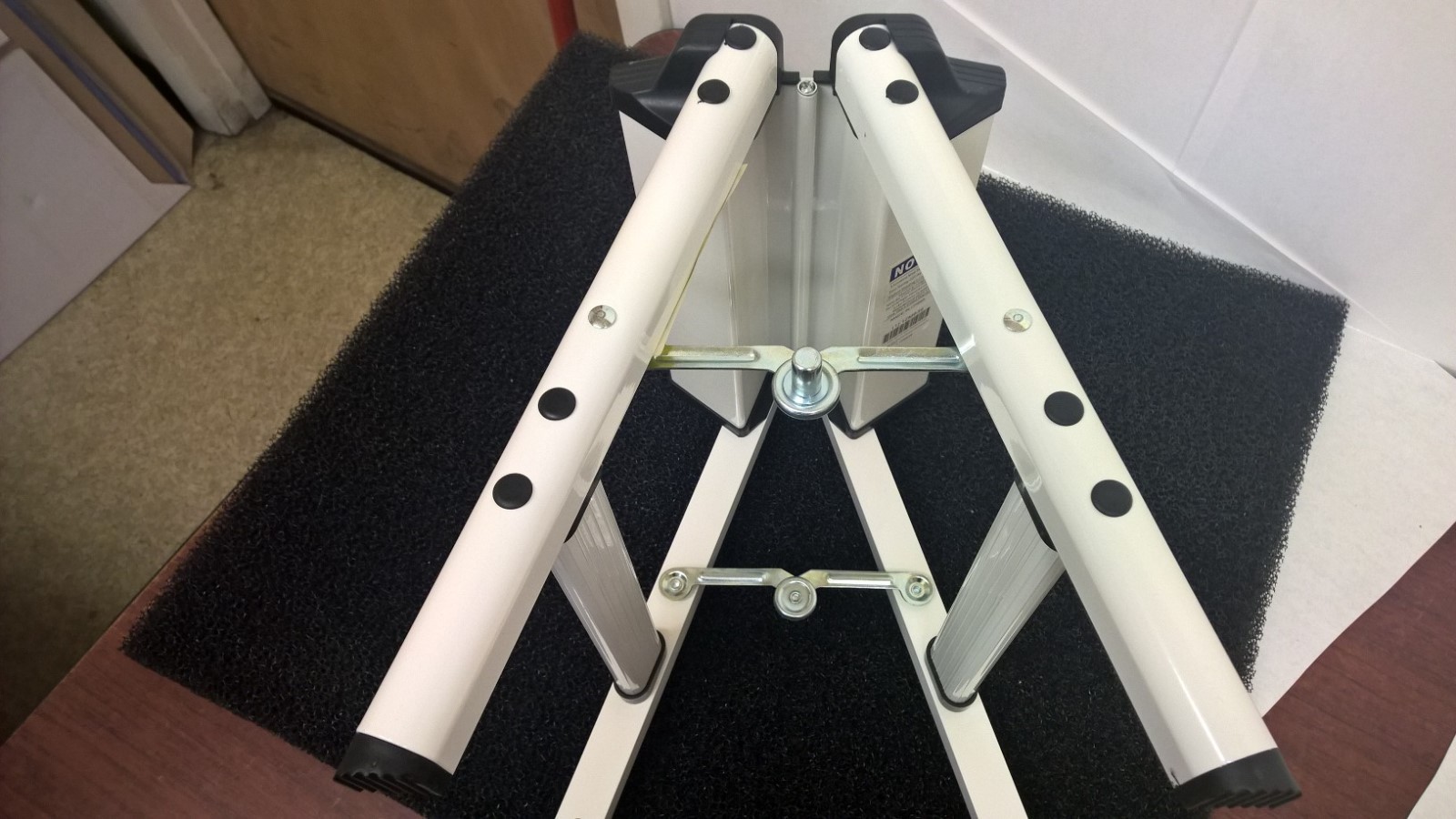 Step Stool, 11-1/2 In H, 225 lb., Aluminum (E4C)