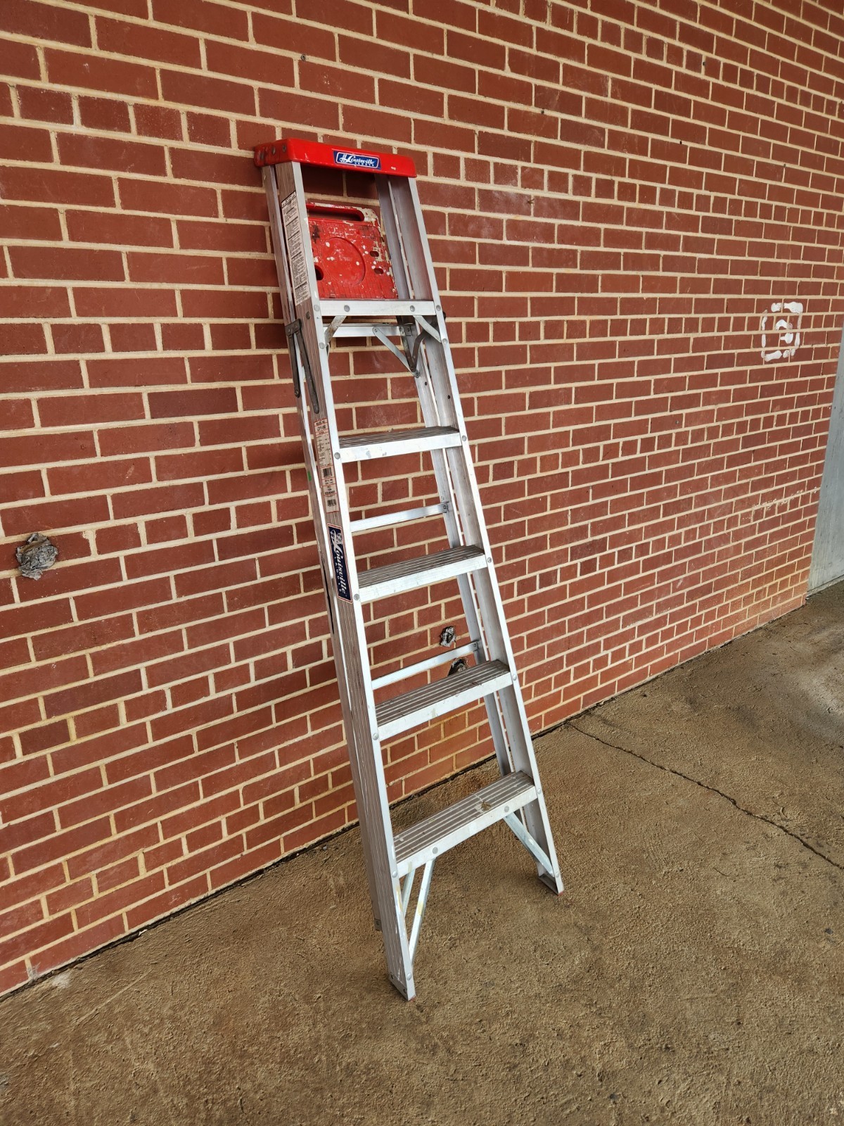 LOUISVILLE 6 FT Aluminum LADDER L2311-06S 200 lb.