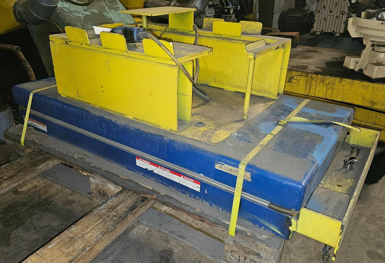 3000# Vestil EHLT-2448-3-43 Electric Hydraulic Scissor Lift Table