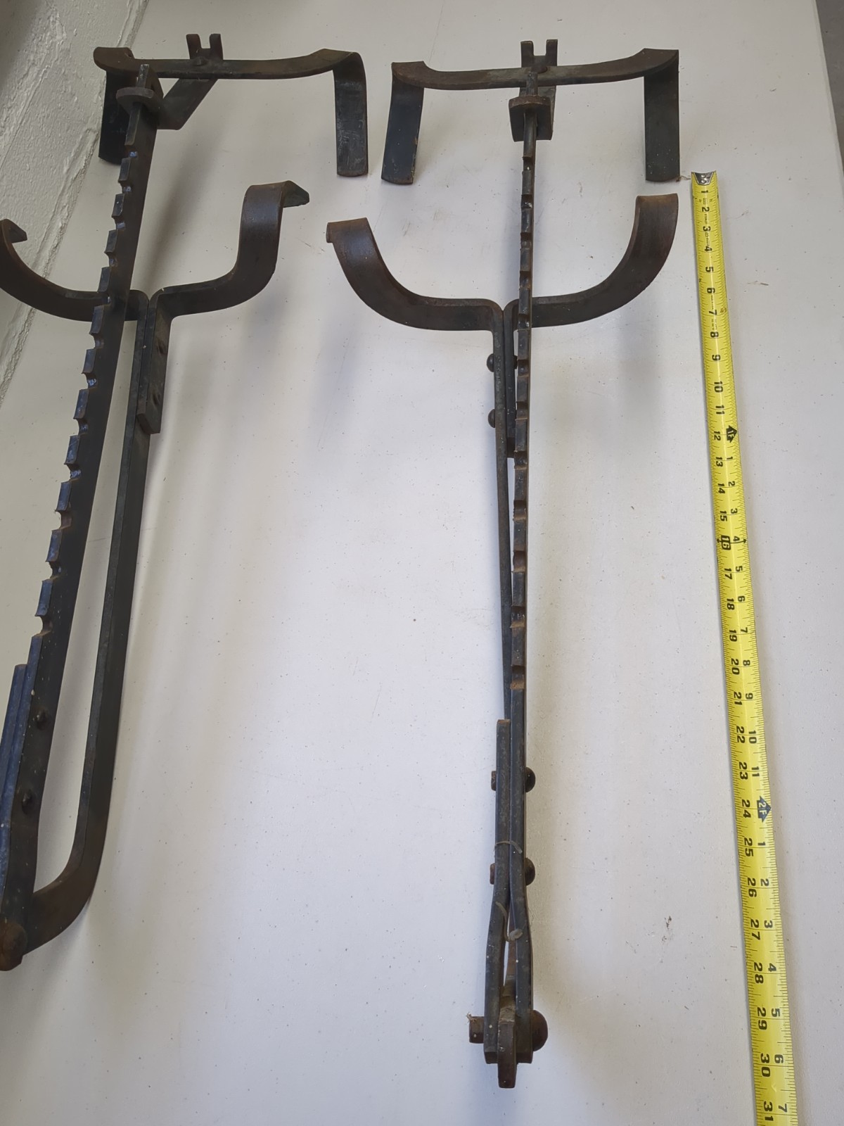 Antique Murray-Black Steel Ladder Jacks – Vintage Model 68 Brackets (Pair)