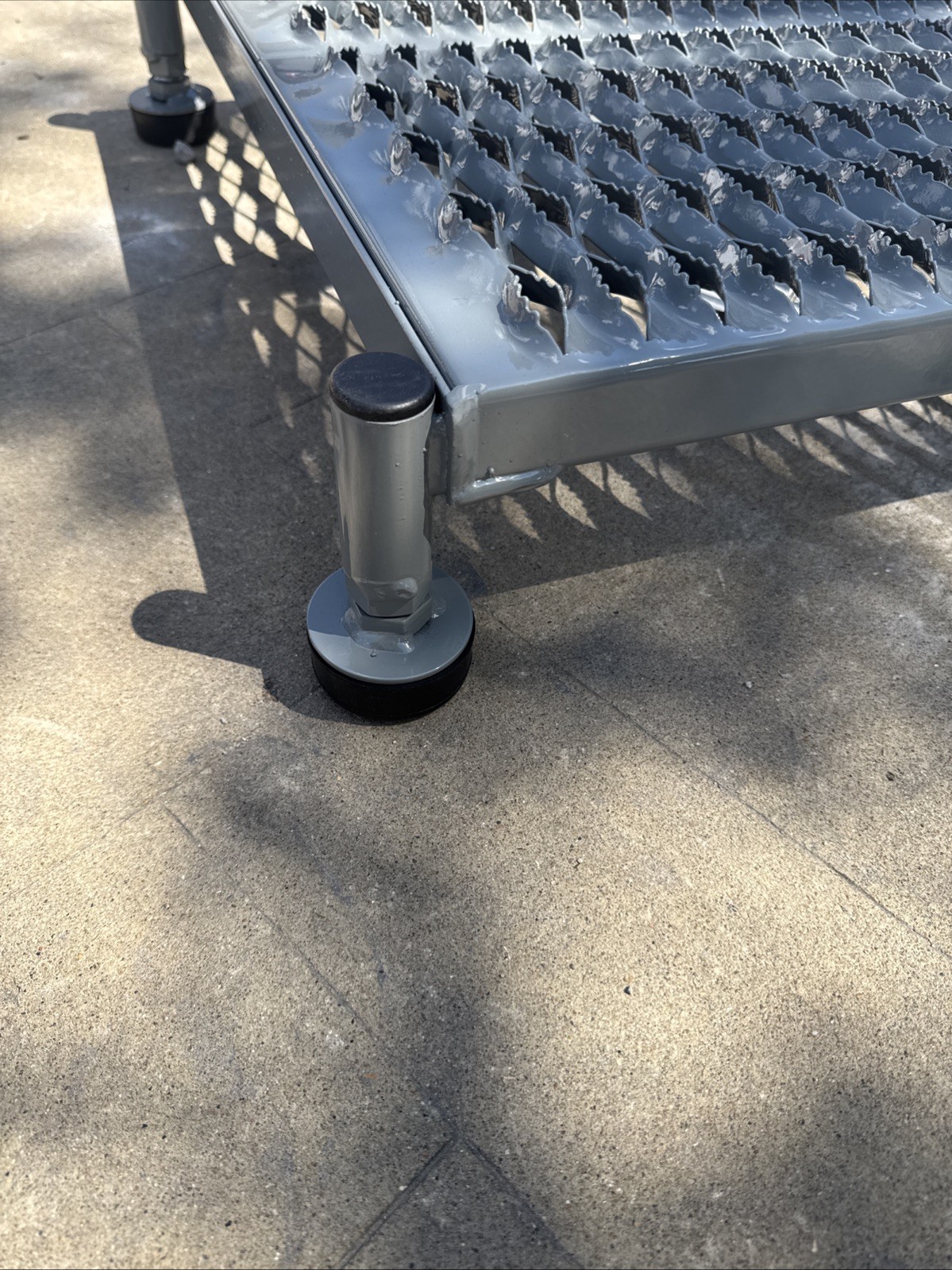 Uline Stationary Work Platform – Steel, 24 x 24″, 6-9″ Height, Gray