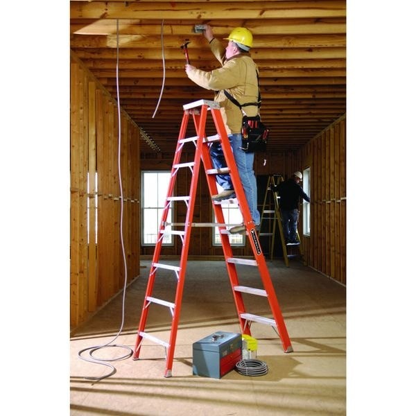 Louisville Fs1304hd 4 Ft Fiberglass Stepladder, 375 Lb Capacity