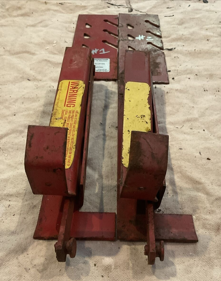 Qual Craft 10 In. Adjustable Roof Bracket (2 Brackets Included) Preowned Shingle
