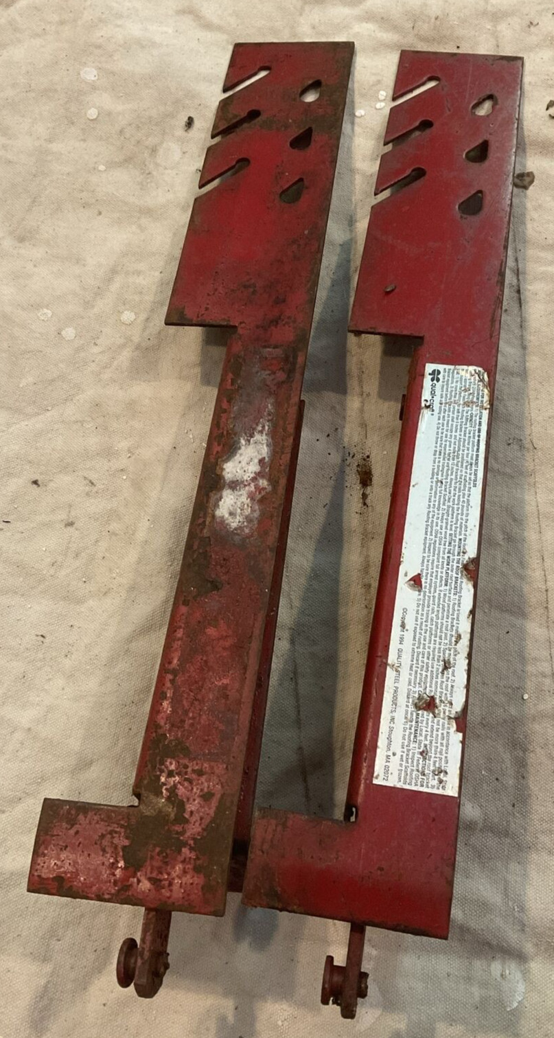 Qual Craft 10 In. Adjustable Roof Bracket (2 Brackets Included) Preowned Shingle