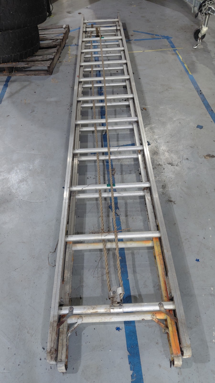 Duo Safety Series 900-A Solid Beam Aluminum Ladder