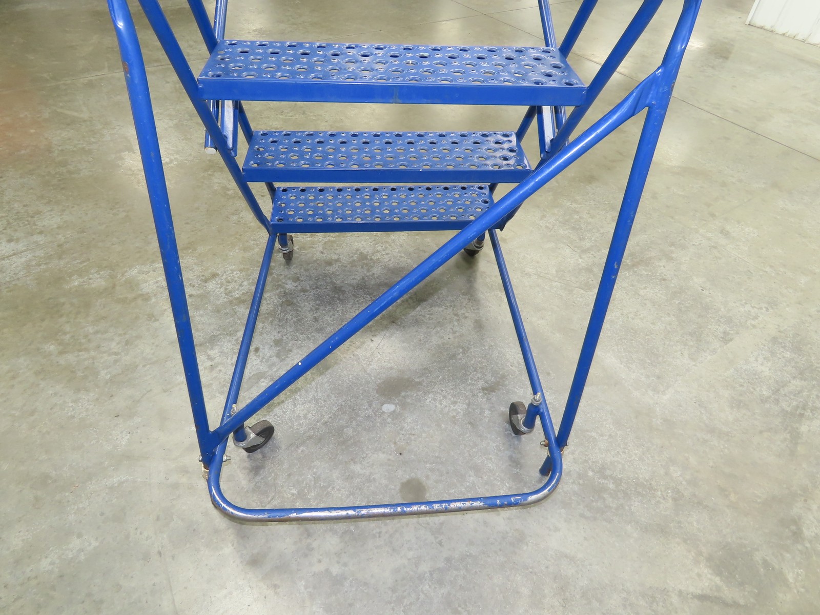 Ballymore Rolling Ladder 4 Step 10″ Work Platform 38″ Top Step 300lbs 24″ W