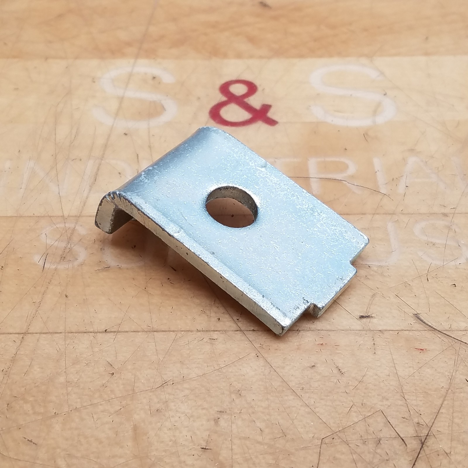 Lot Of 20 – BC-686 PLTD Beam Clamp, Galvanized, 1/4″ Thick – NEW