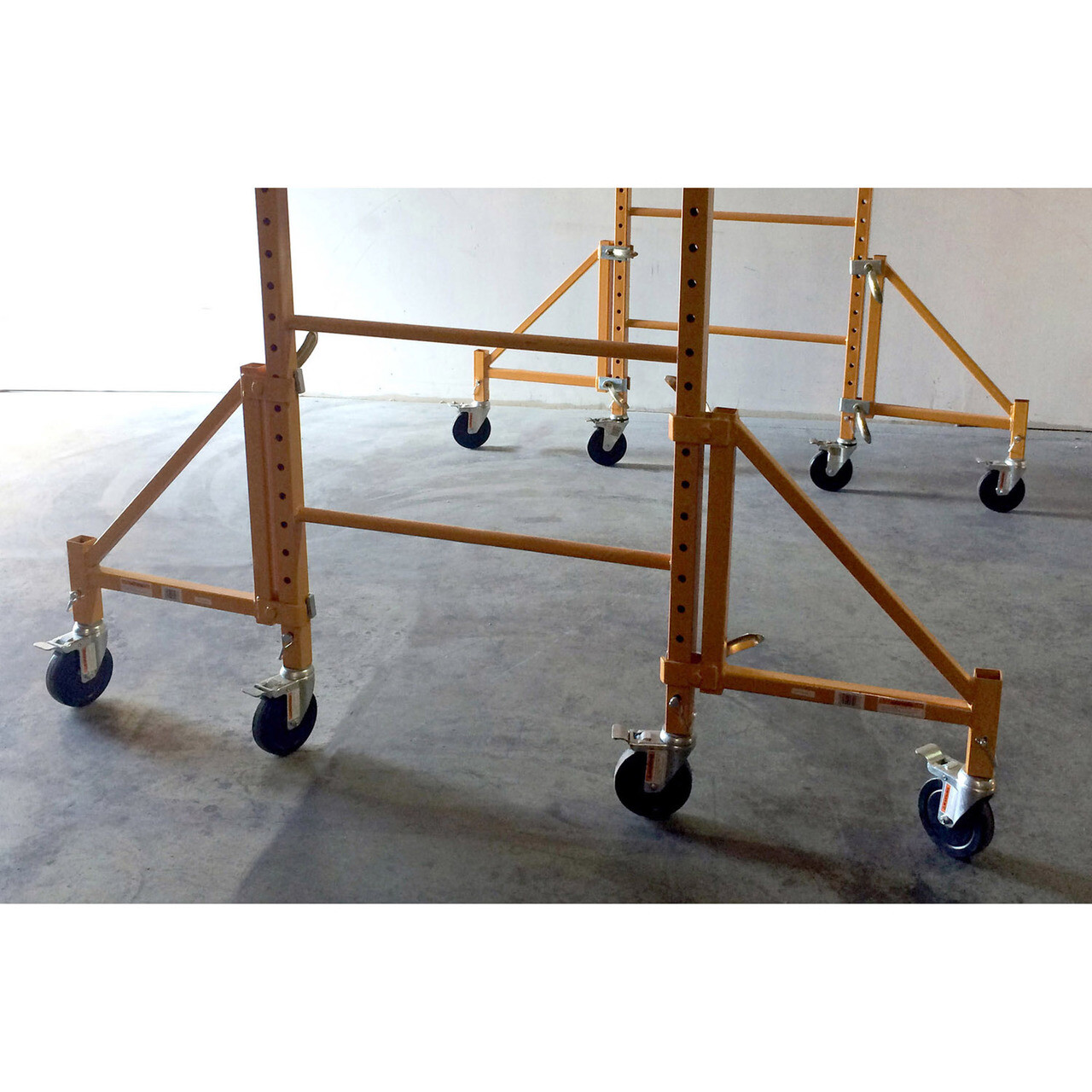 Pro-Series GSORWCS 18 inch Scaffolding Outriggers with Casters – 4 Piece Set