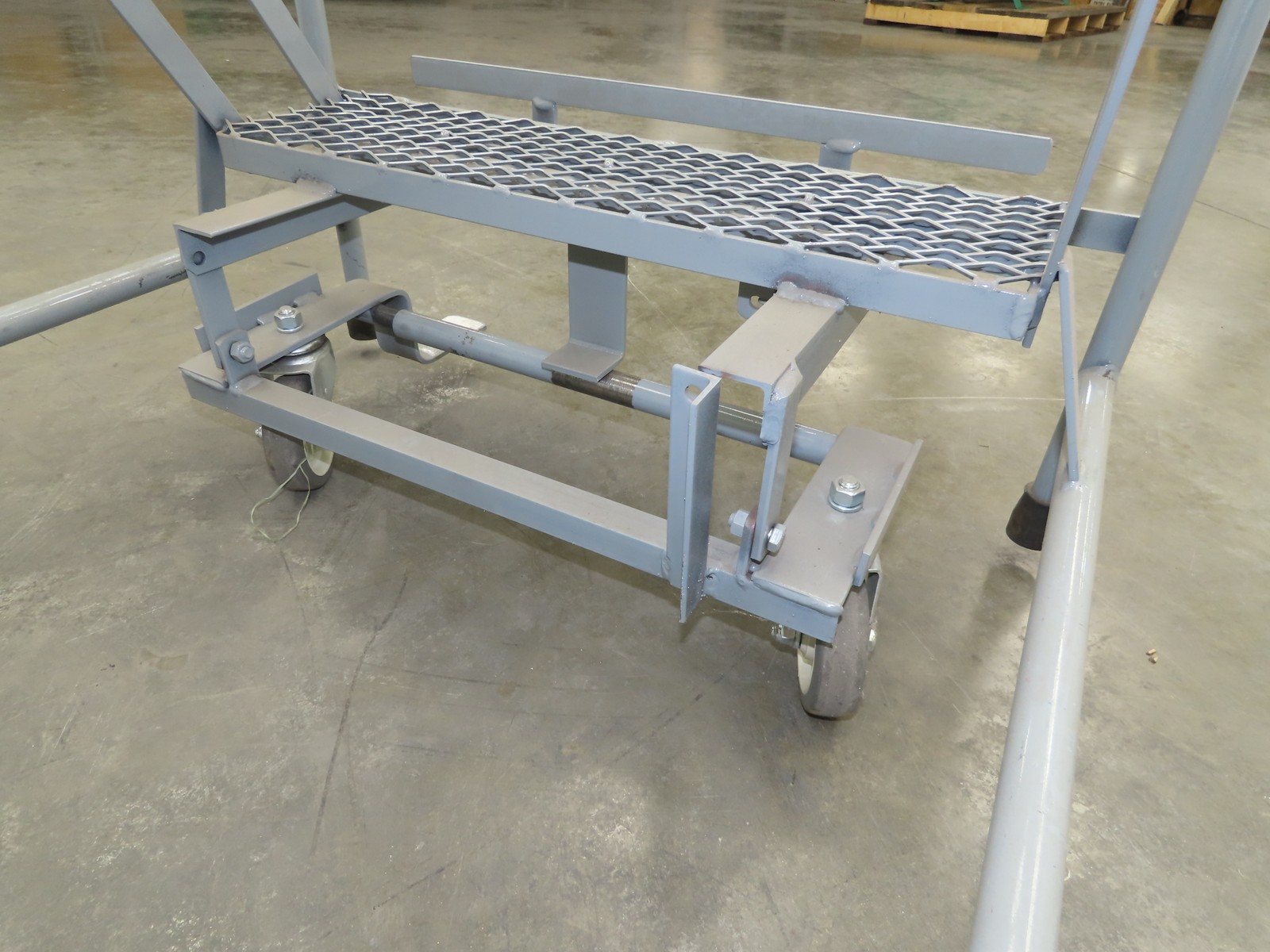 Cotterman Metal Rolling Ladder 5-Step 50″H Platform 24×7″Tread 80″H 30″W 450Lb