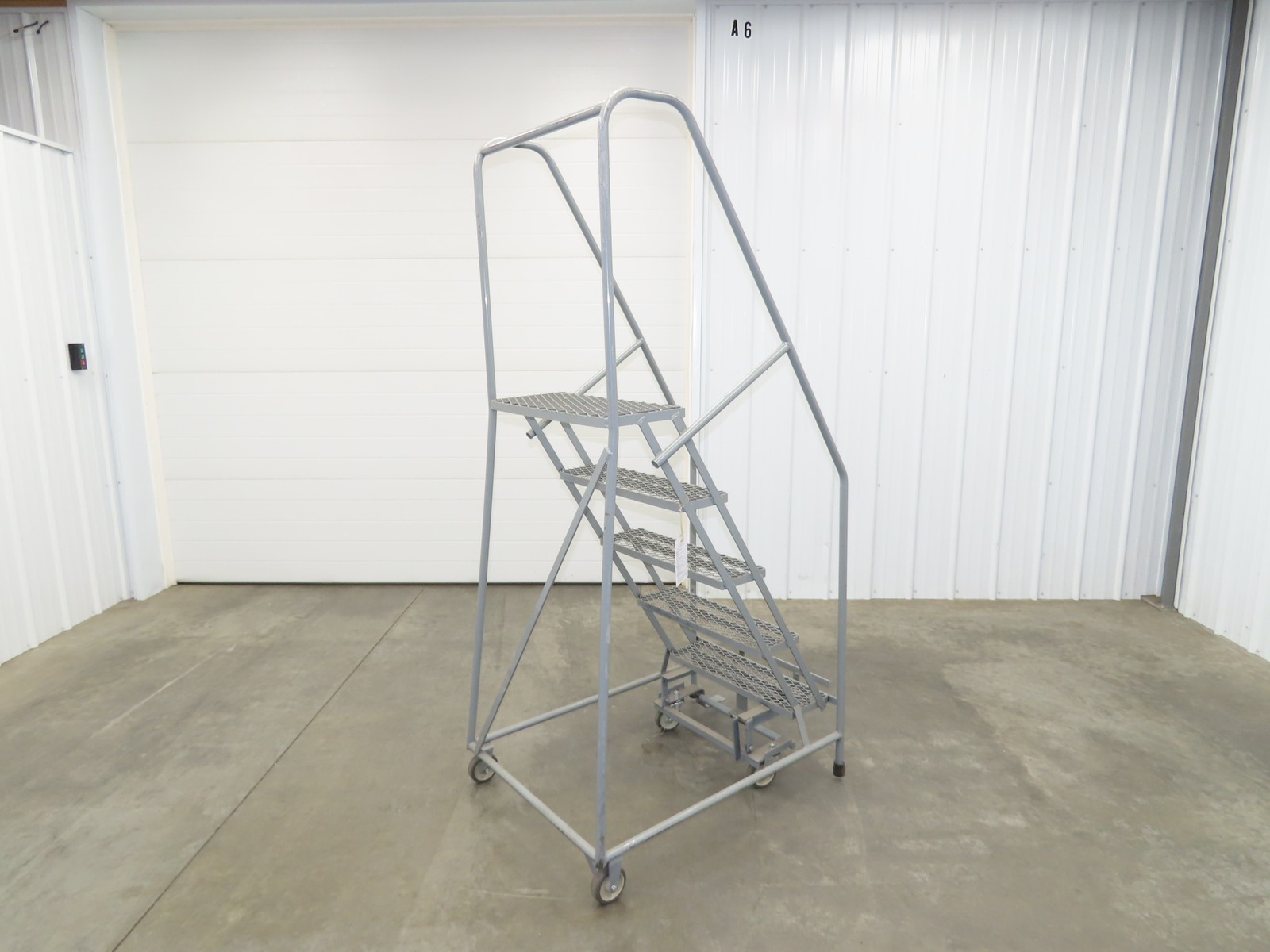 Cotterman Metal Rolling Ladder 5-Step 50″H Platform 24×7″Tread 80″H 30″W 450Lb