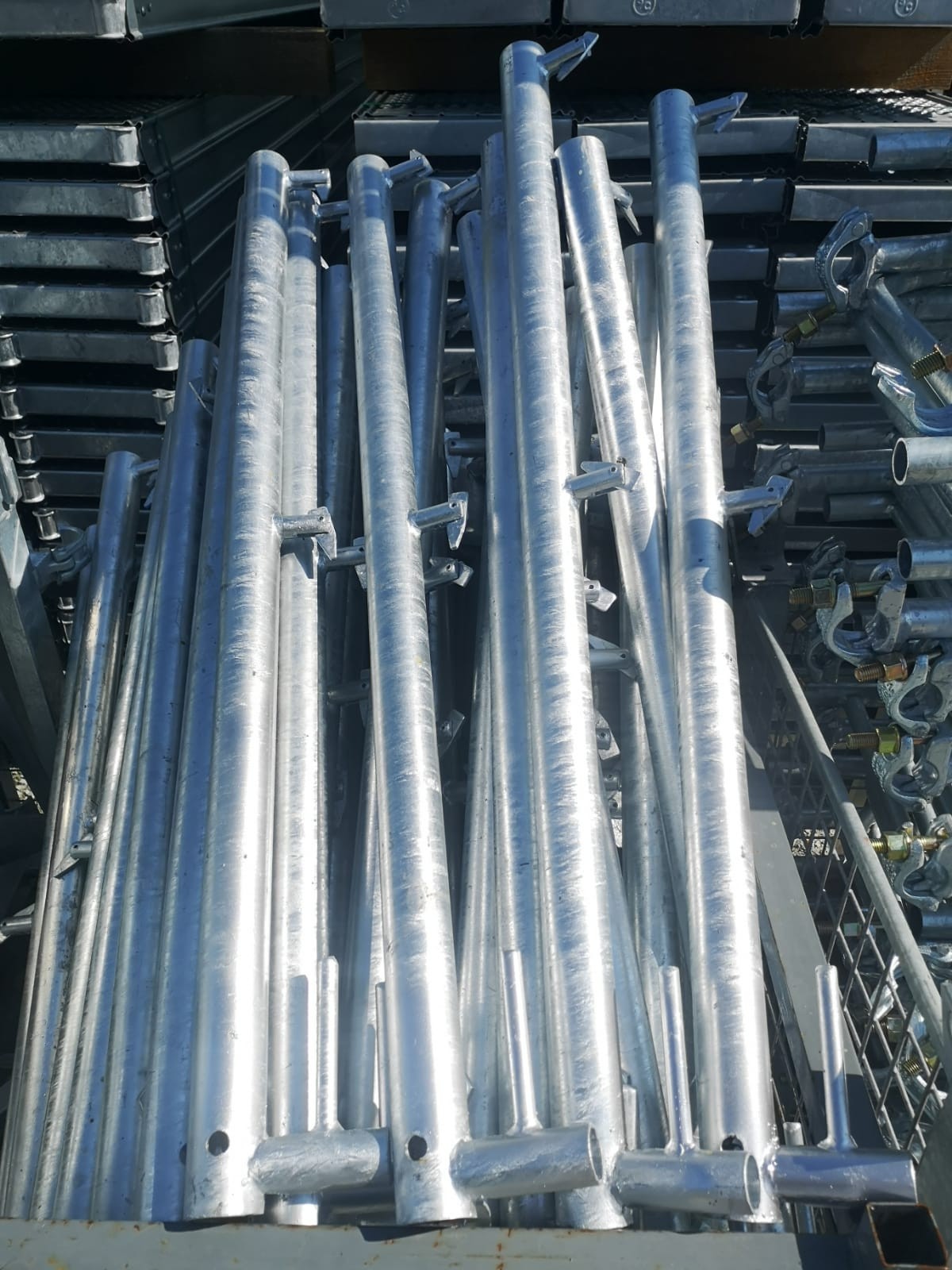 TOP NEW Alu-scaff 74 aluminium scaffolding 80m² no used scaffolding FREE…