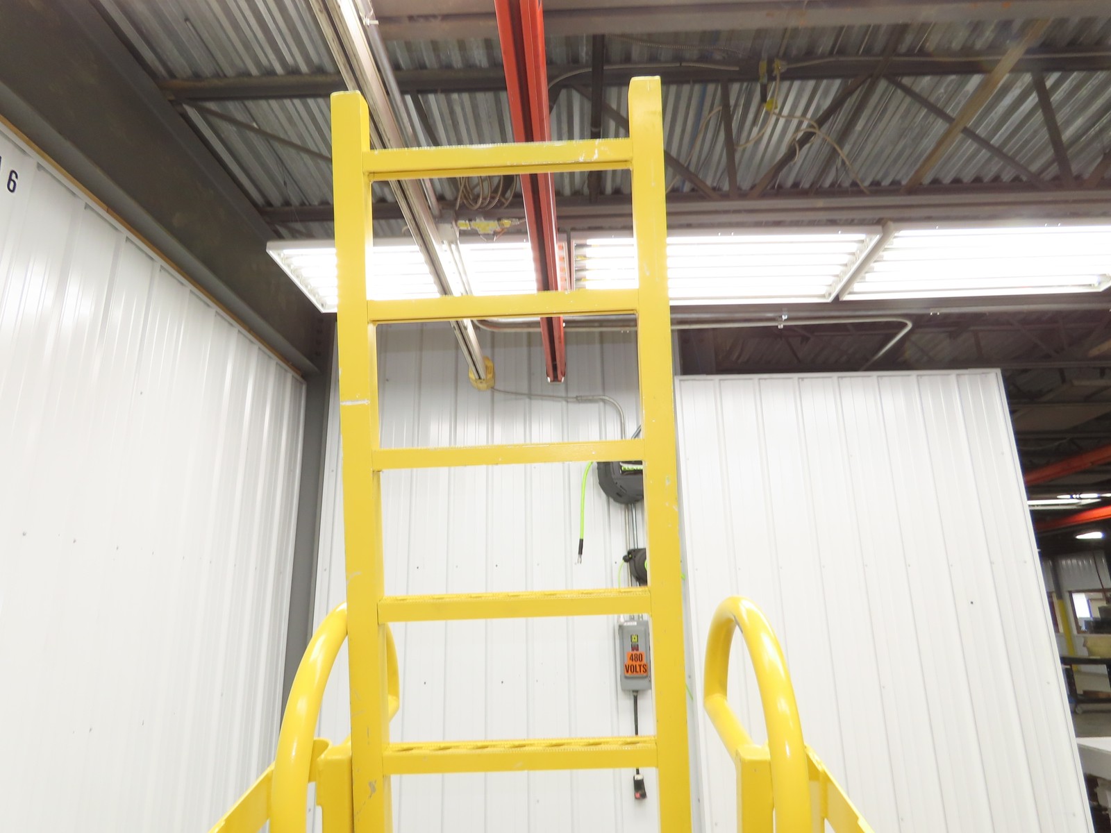 Industrial Mezzanine OSHA Ladder 7′ Floor Height Cage Safety Steel Railing