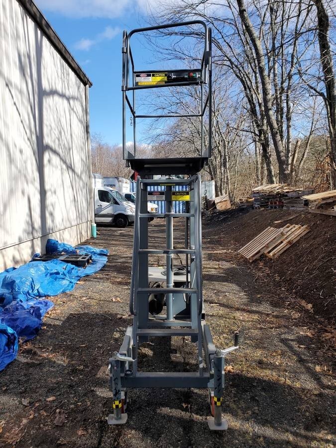 Ballymore MR-15-AC 500 lb Two-Person Hydraulic Maintenance Lift