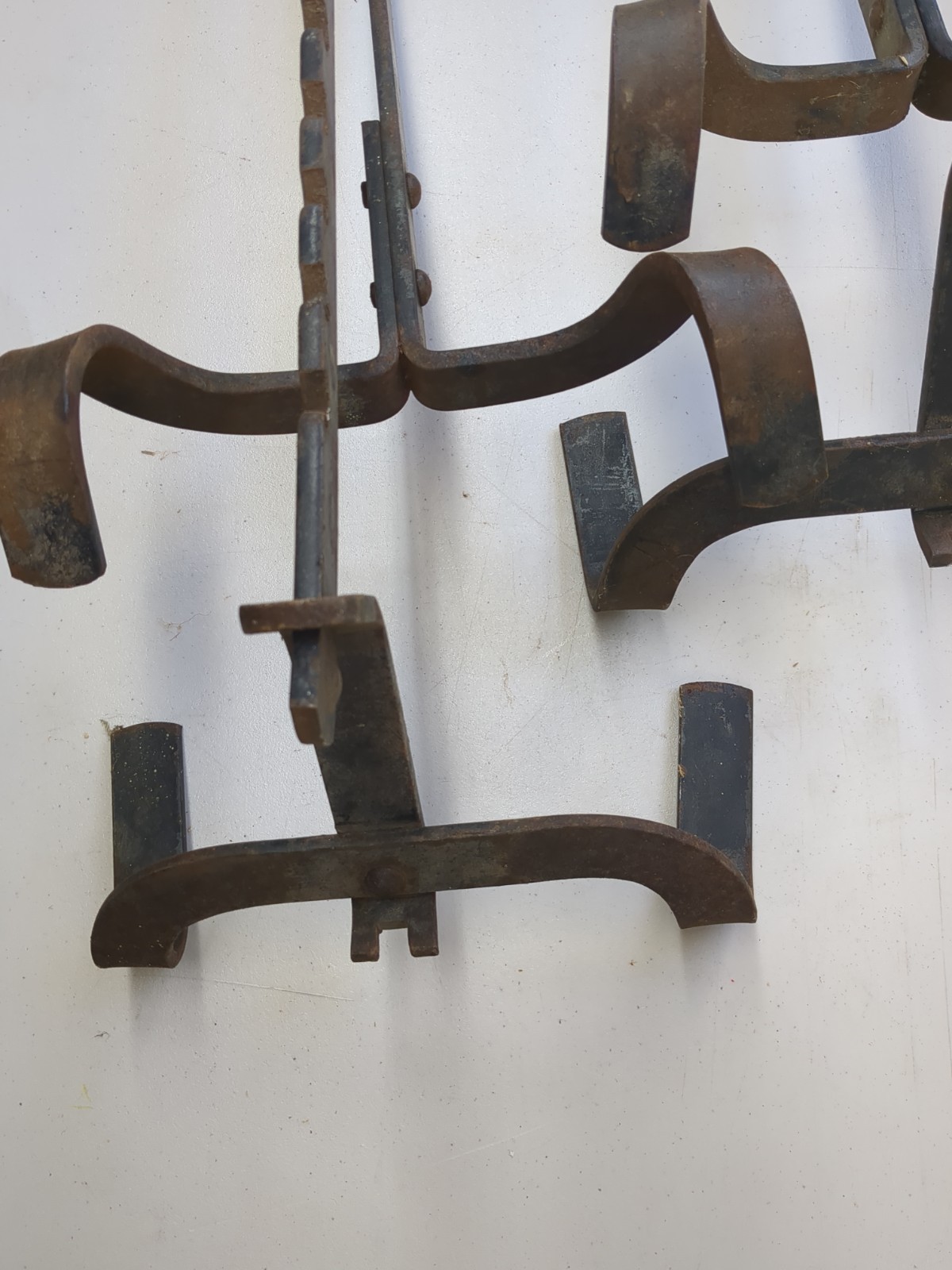 Antique Murray-Black Steel Ladder Jacks – Vintage Model 68 Brackets (Pair)