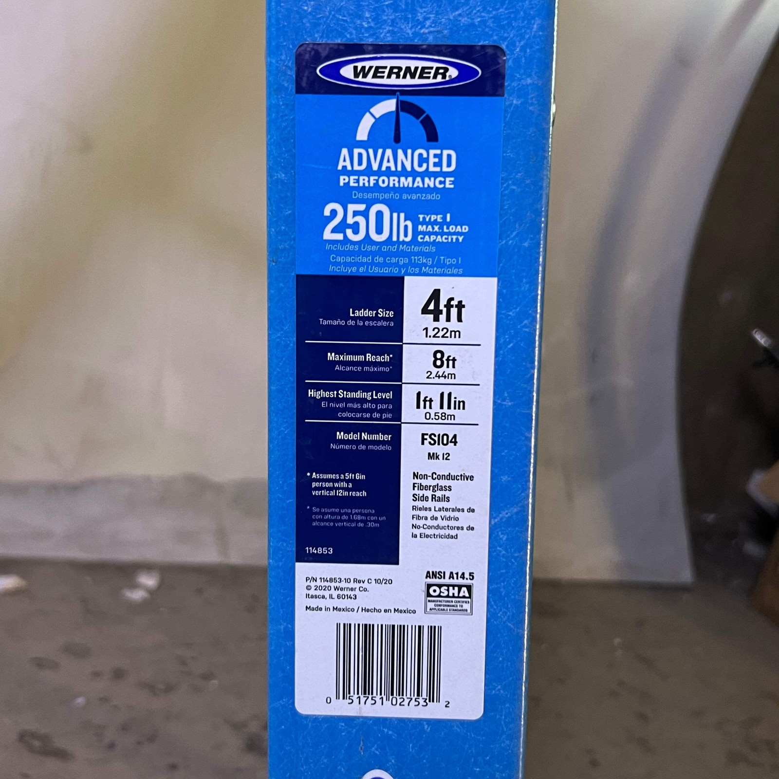 WERNER Type I Fiberglass Single Sided Stepladder Capacity 250 Lb. 4 ft. Blue & G