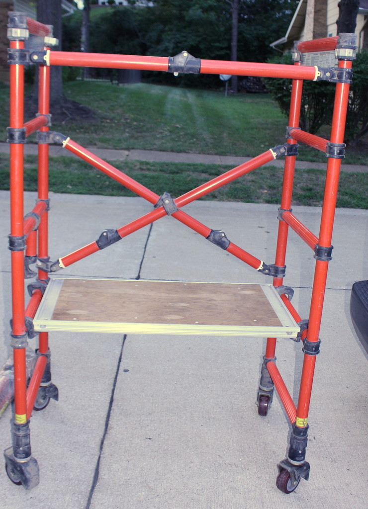 Genie/Genex Fiberglass Scaffolding – 2 Sections Wheels,Outriggers,Walkboard