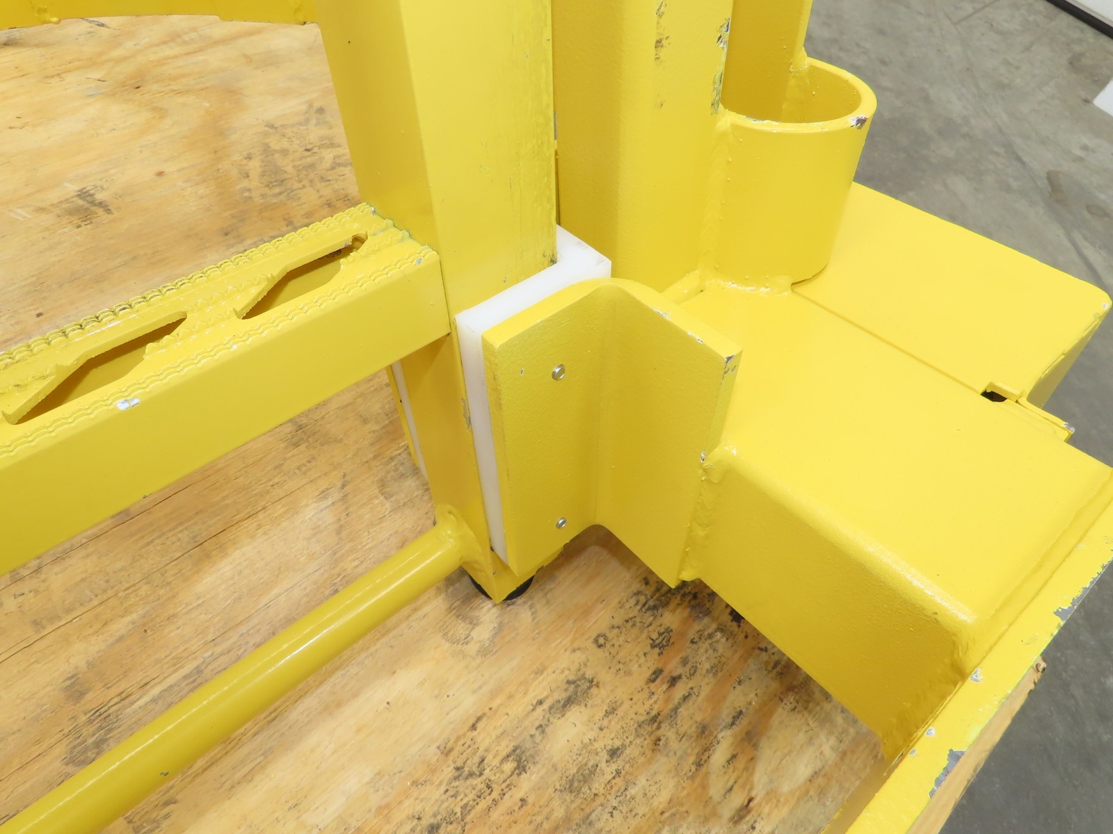 Industrial Mezzanine OSHA Ladder 7′ Floor Height Cage Safety Steel Railing