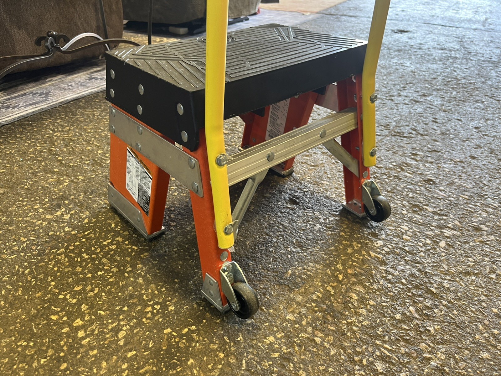 Louisville Fy8001 Step Stand, 1 Steps, 375 Lb Load Capacity, 13 In Tall Step