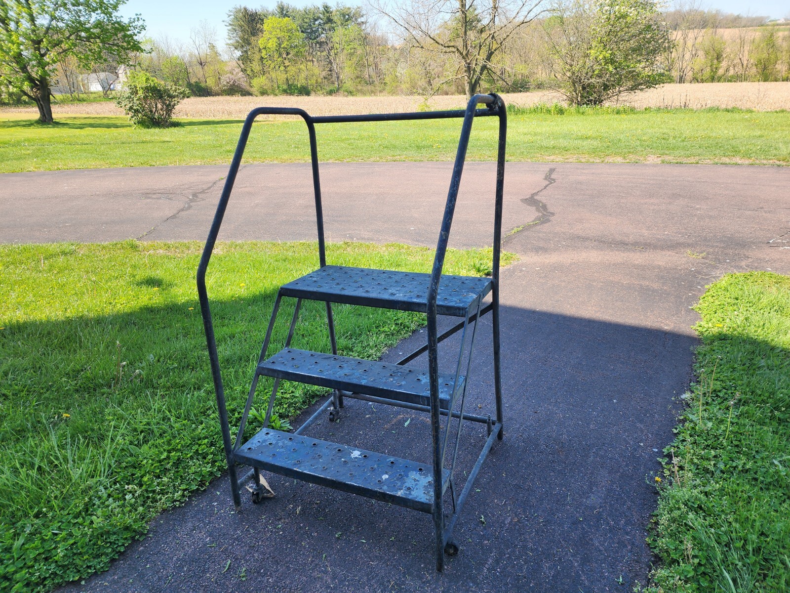 3 Step Rolling Metal Warehouse Ladder/Steps 29″ W. step Bad Castors