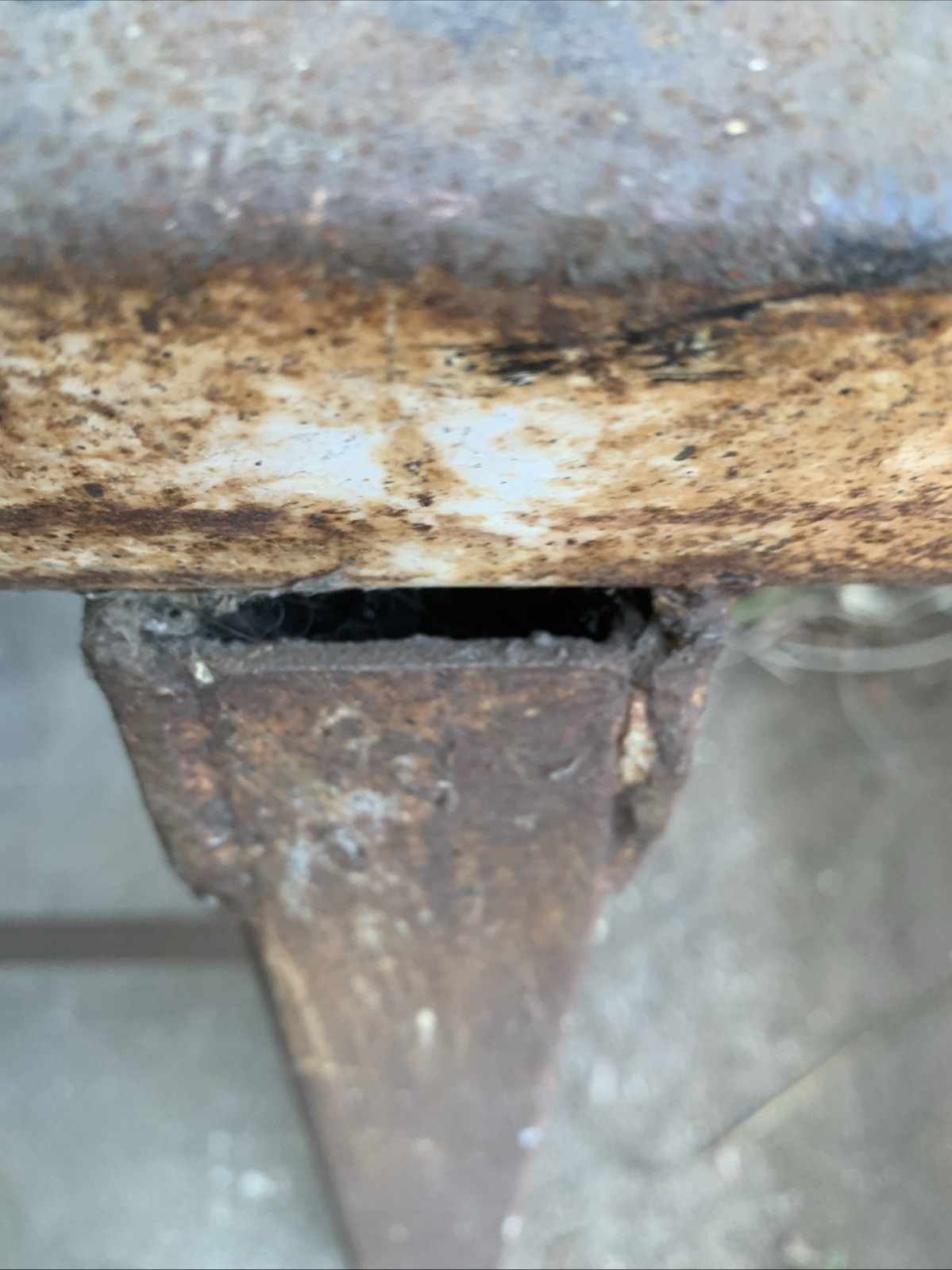 TUBULAR STEEL FRAME STAND 1/8 THICK32 1/4 FEET HIGH 56 1/2 FEET LONG