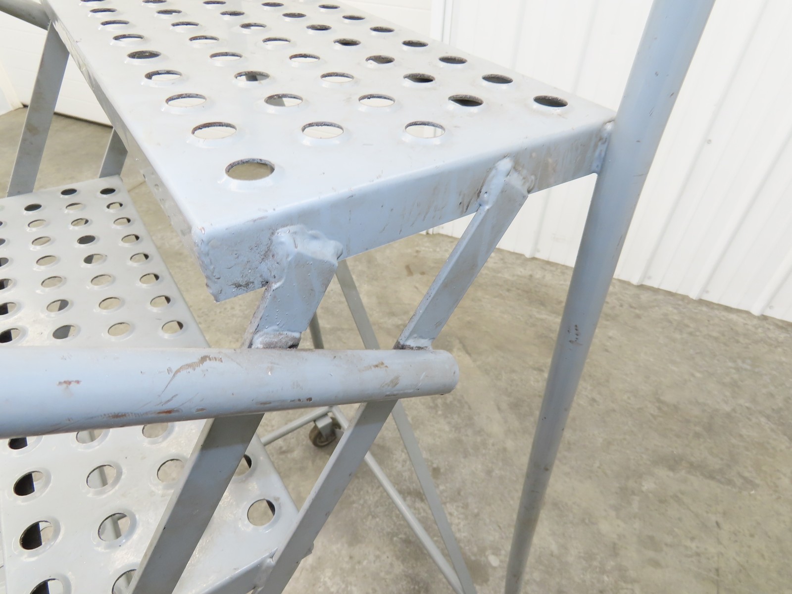 Cotterman Metal Rolling Ladder 5-Step 50″H Platform 24×7″Tread 80″H 30″W 450Lb