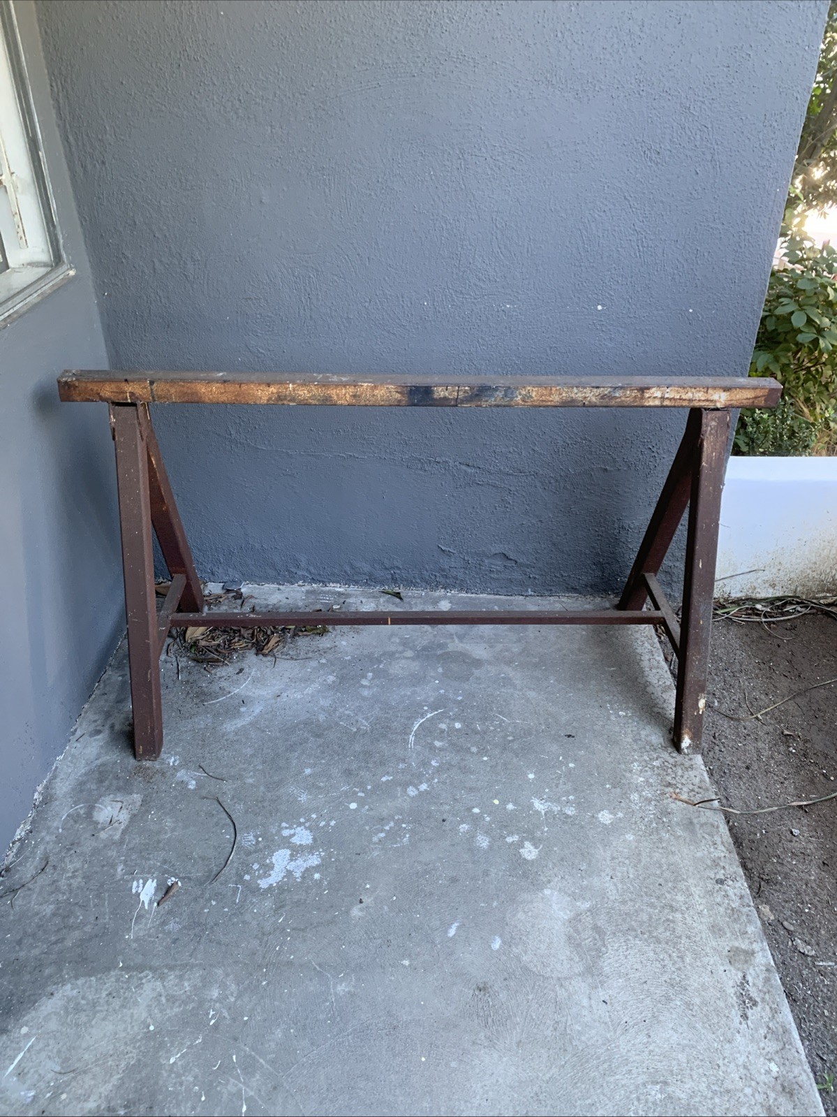 TUBULAR STEEL FRAME STAND 1/8 THICK32 1/4 FEET HIGH 56 1/2 FEET LONG