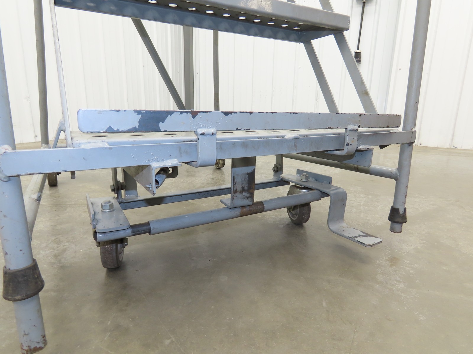 Cotterman Metal Rolling Ladder 5-Step 50″H Platform 24×7″Tread 80″H 30″W 450Lb