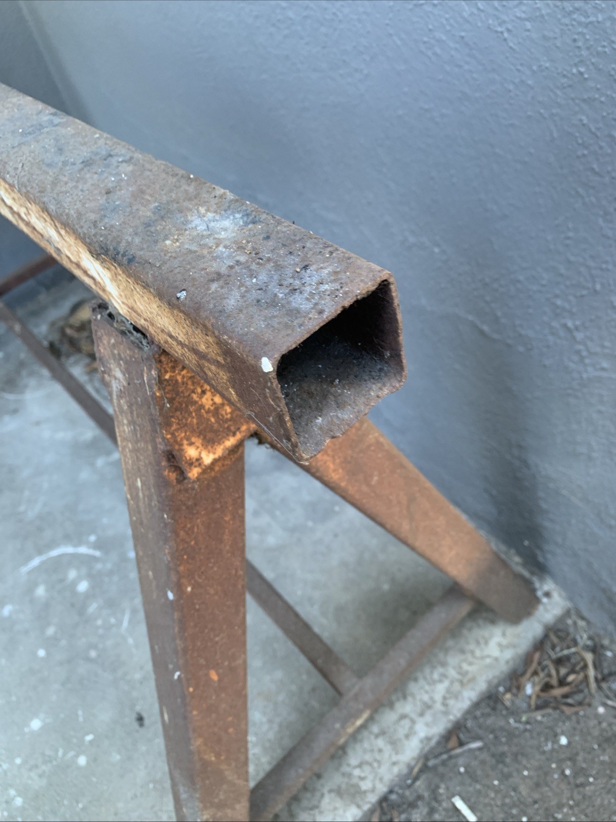 TUBULAR STEEL FRAME STAND 1/8 THICK32 1/4 FEET HIGH 56 1/2 FEET LONG