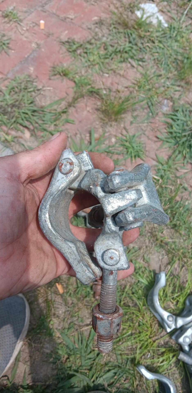 Fixed, 90 Degree, Galvanized, Steel Bolted Heavy Duty 2” Scaffold Clamp