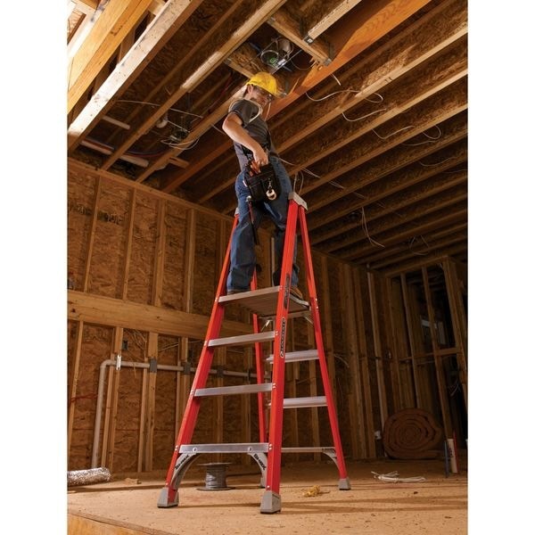 Louisville Fxp1704 6 Ft 0.25 In Fiberglass Platform Stepladder, 300 Lb Capacity