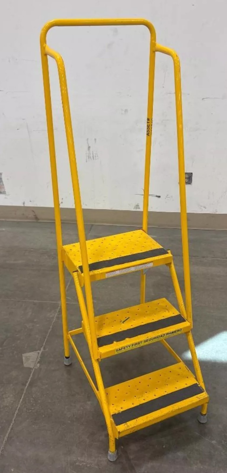 Commercial 3-Step Rolling Warehouse Ladder (Vestil LAD-3-Y) – 300 lb Capacity