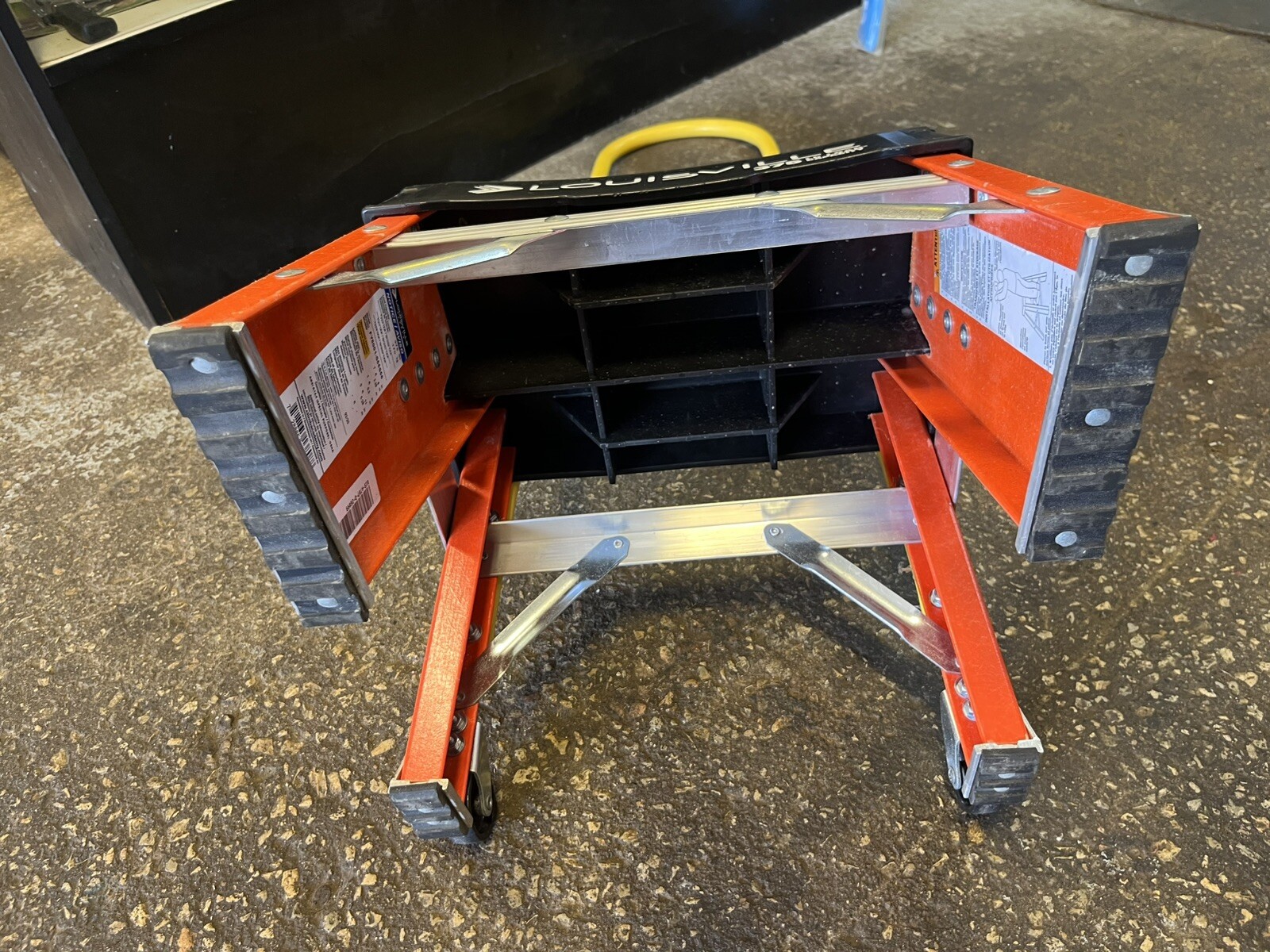 Louisville Fy8001 Step Stand, 1 Steps, 375 Lb Load Capacity, 13 In Tall Step