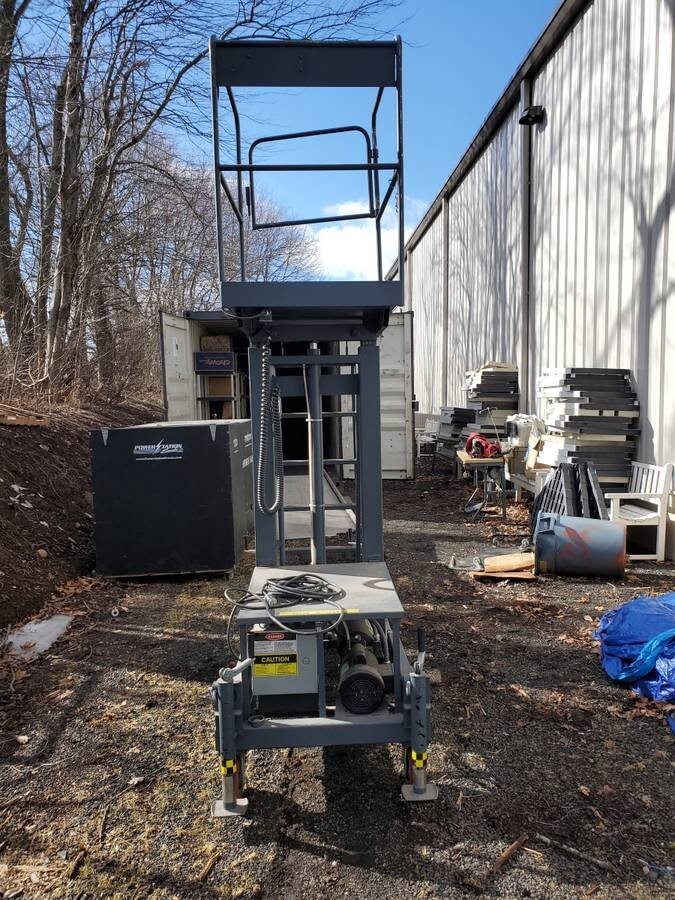 Ballymore MR-15-AC 500 lb Two-Person Hydraulic Maintenance Lift
