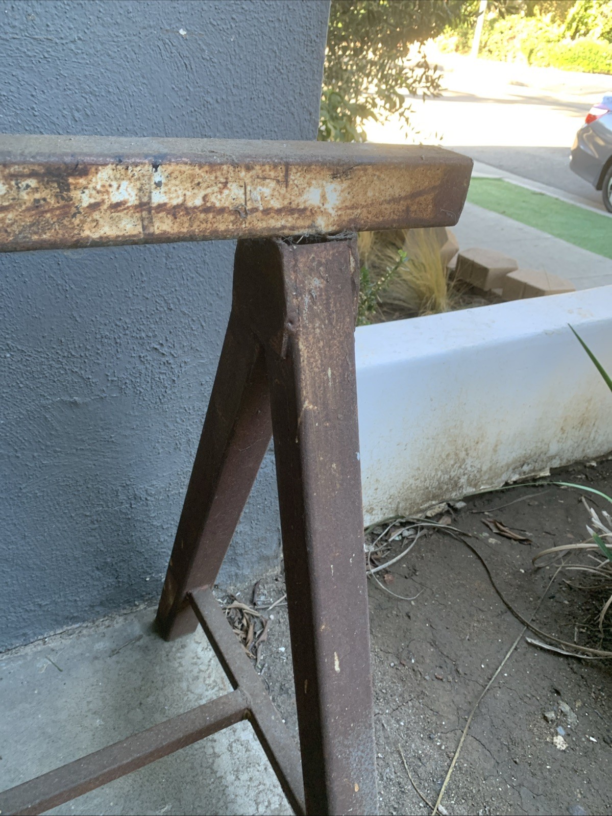 TUBULAR STEEL FRAME STAND 1/8 THICK32 1/4 FEET HIGH 56 1/2 FEET LONG