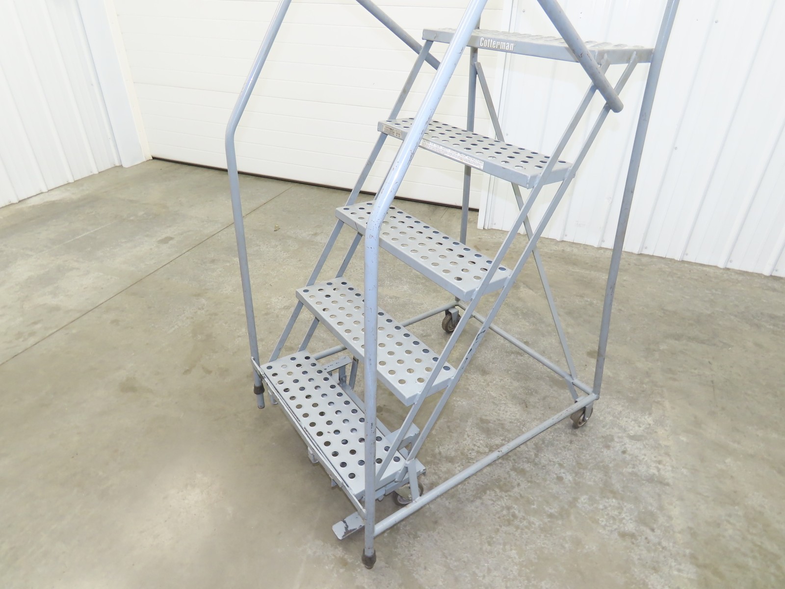 Cotterman Metal Rolling Ladder 5-Step 50″H Platform 24×7″Tread 80″H 30″W 450Lb