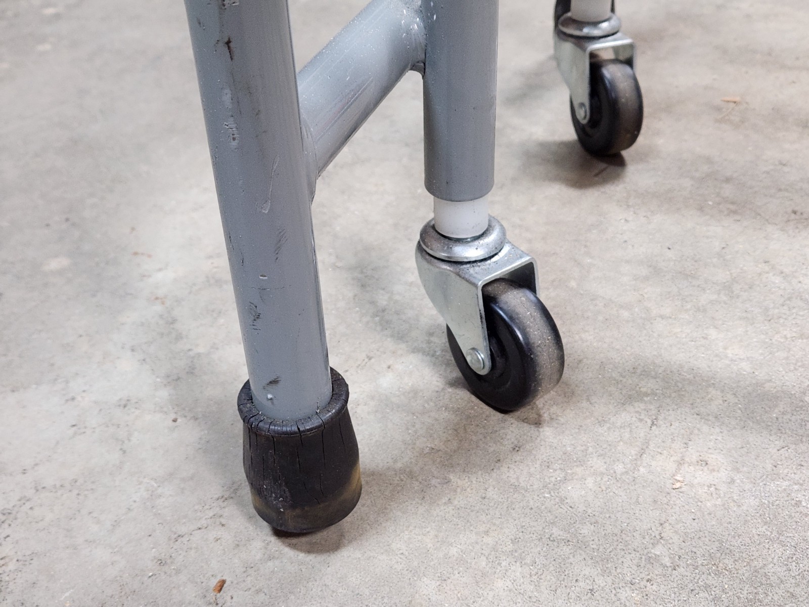 USED- 12 in H Steel Rolling Platform, 1 Steps, 450 lb Load Capacity