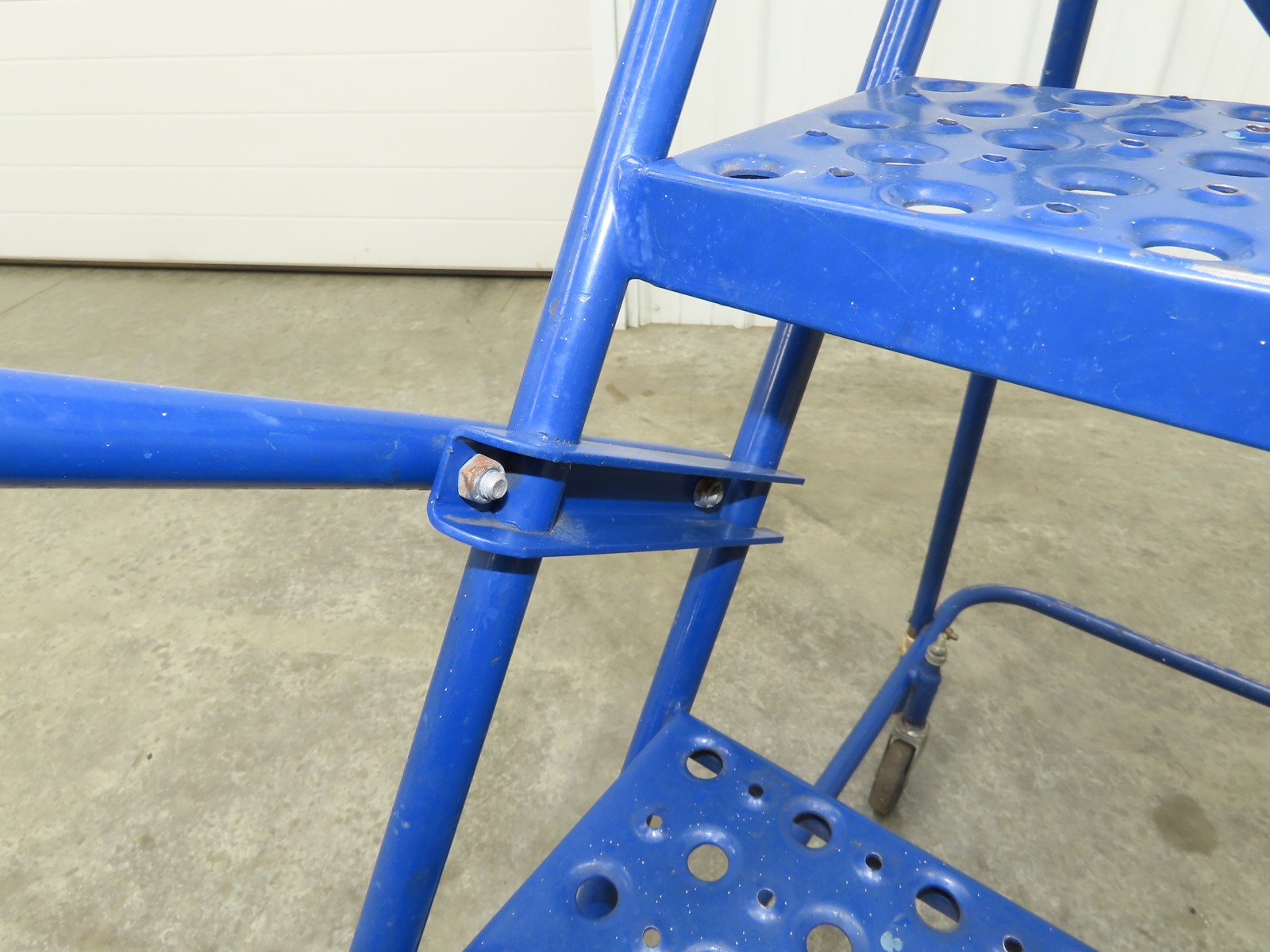 Ballymore Rolling Ladder 4 Step 10″ Work Platform 38″ Top Step 300lbs 24″ W