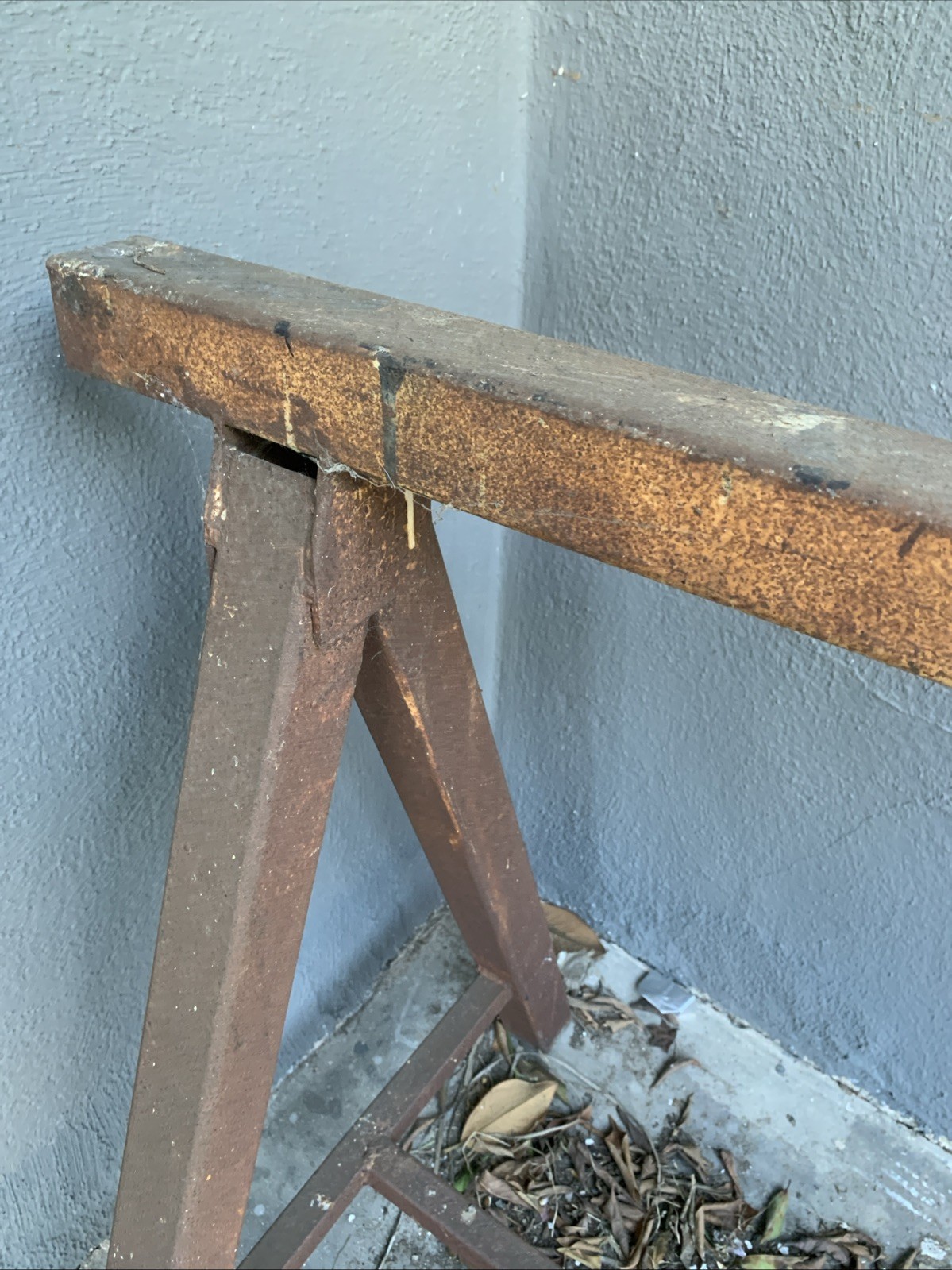 TUBULAR STEEL FRAME STAND 1/8 THICK32 1/4 FEET HIGH 56 1/2 FEET LONG
