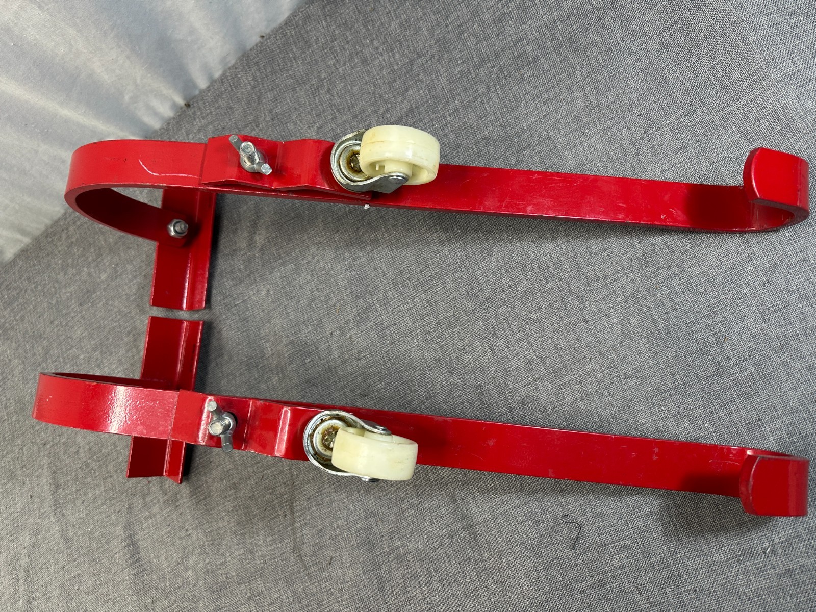 Qualcraft 2481 Steel Powder-Coated Red Weather-Resistant Ladder Hook set of 2