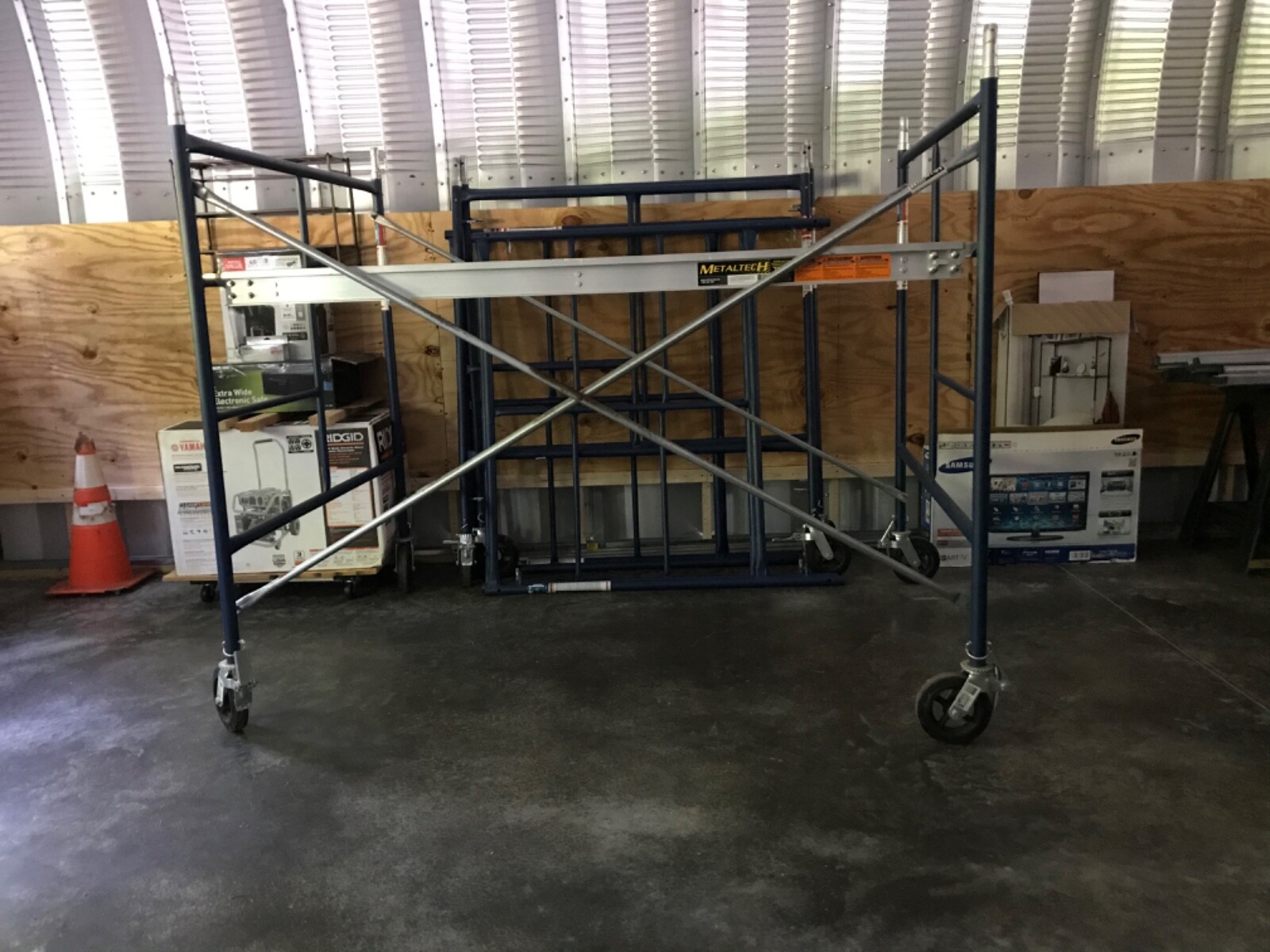 6 sets of Mason Scaffold with platforms and extras read description.