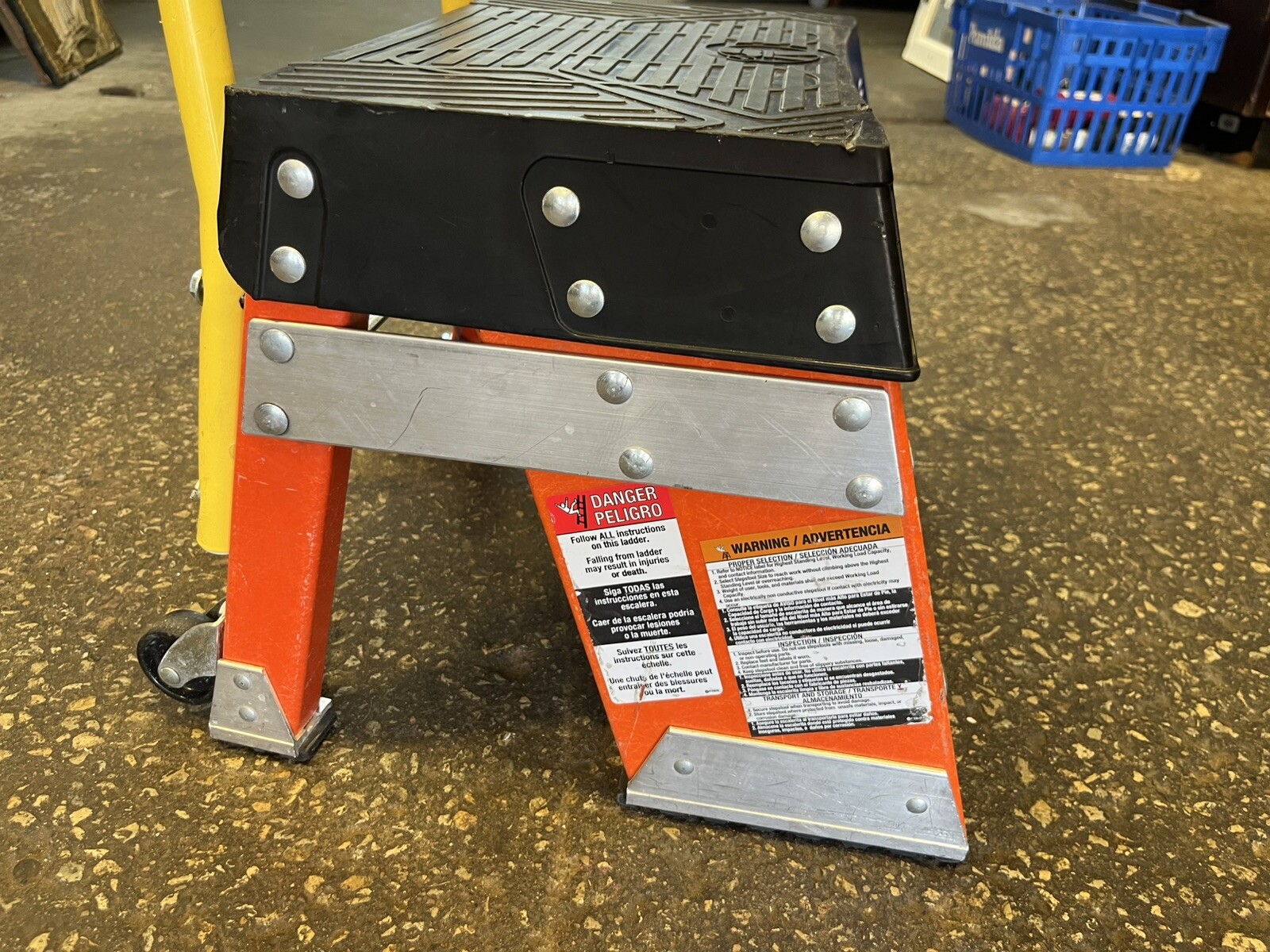 Louisville Fy8001 Step Stand, 1 Steps, 375 Lb Load Capacity, 13 In Tall Step