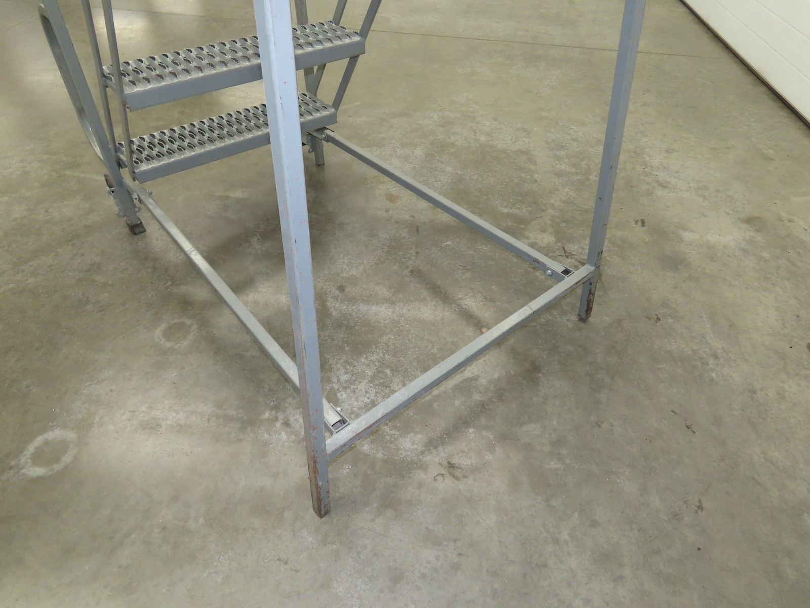 PW Platforms N/A Rolling Ladder 5 Step 14″ Work Platform 50″ Top Step