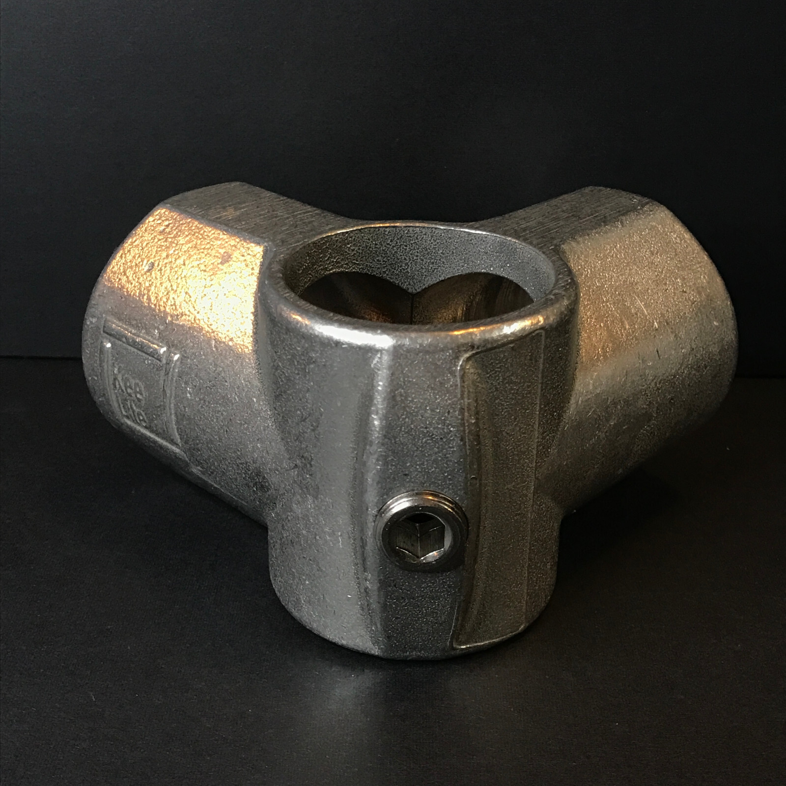Kee Lite L21-8 – Side Outlet Tee, 1-1/2″ Scaffold Connector Elbow