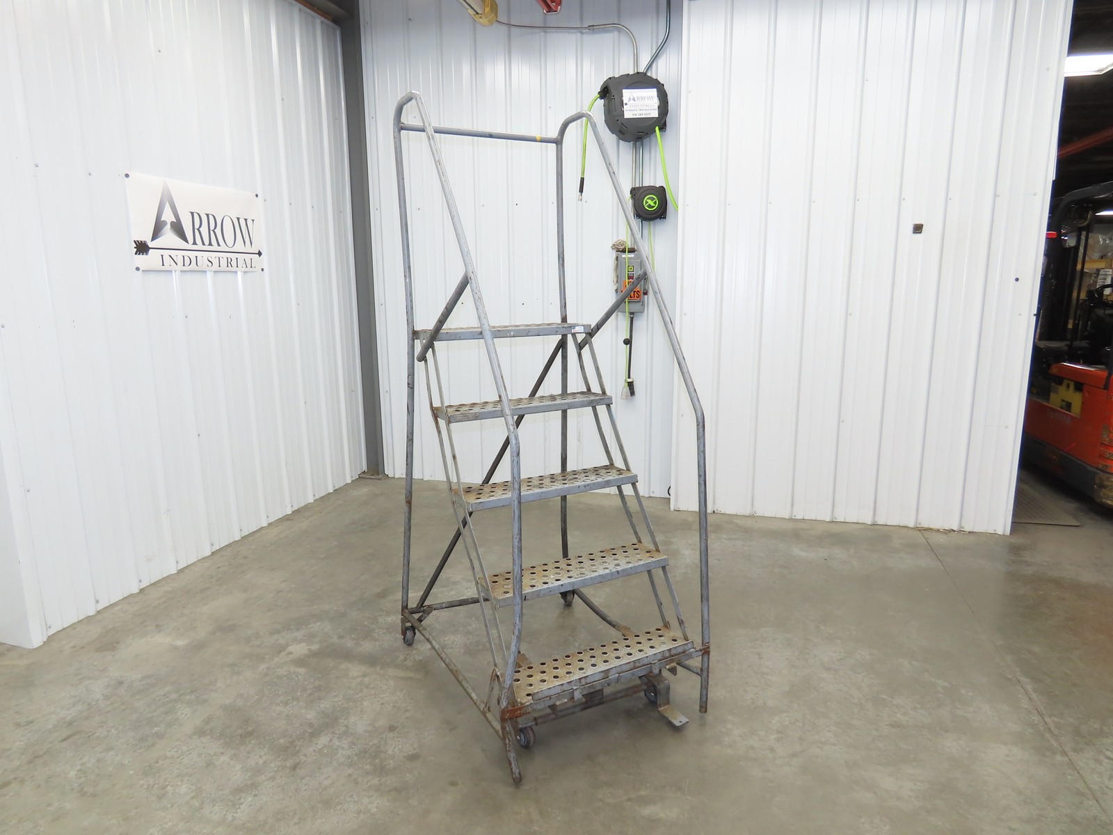 Cotterman 933701 Rolling Ladder 5 Step 10″ Work Platform 50″ Top Step 450lbs