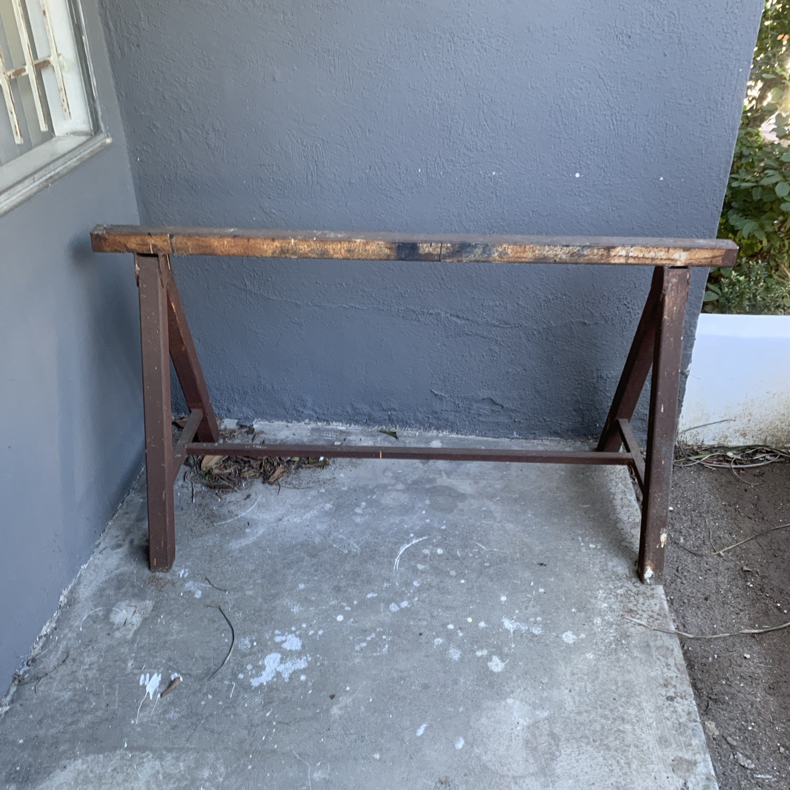 TUBULAR STEEL FRAME STAND 1/8 THICK32 1/4 FEET HIGH 56 1/2 FEET LONG