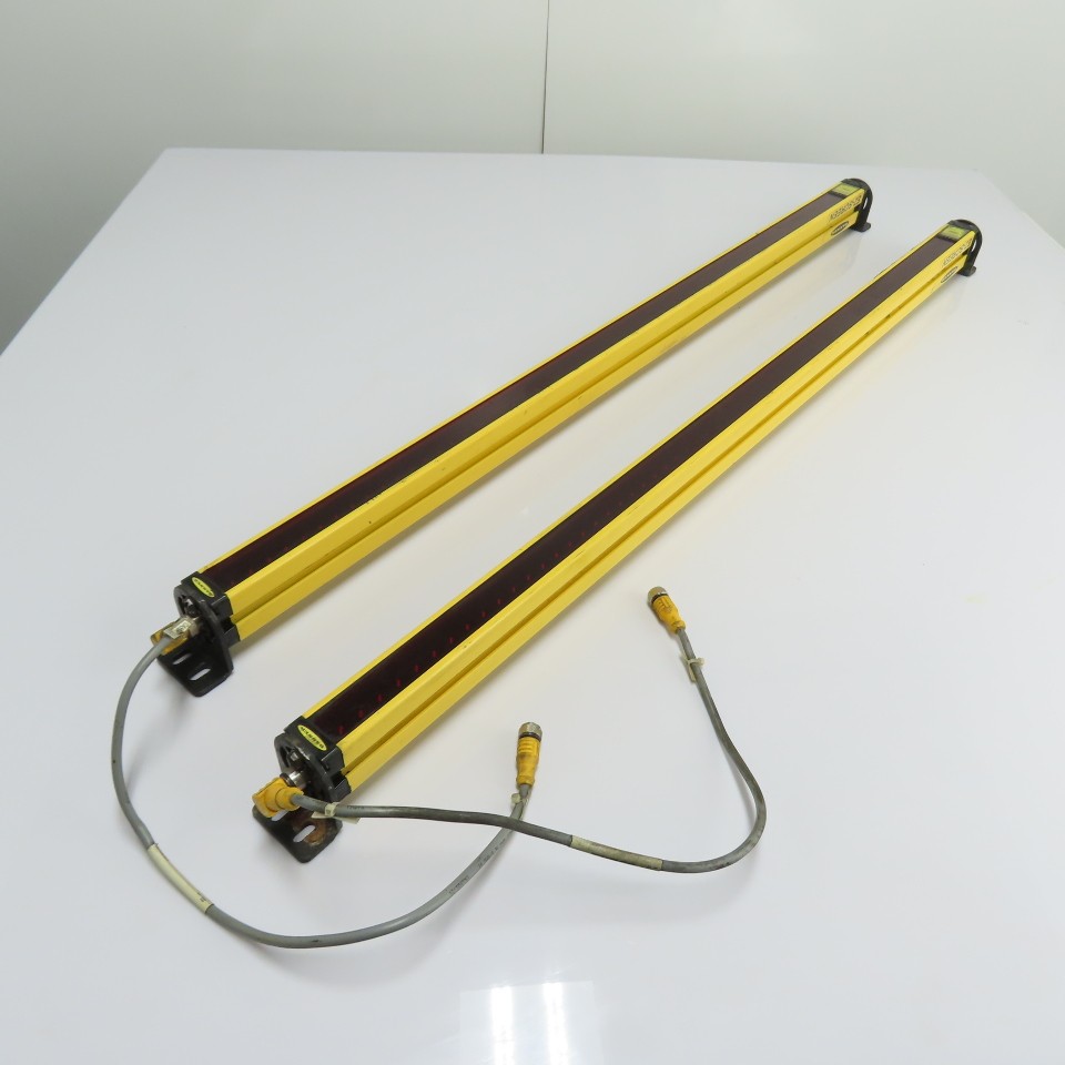 Banner SLSCR30-900Q8 / SLSCE30-900Q8 Emitter & Receiver Safety Light Curtain Set