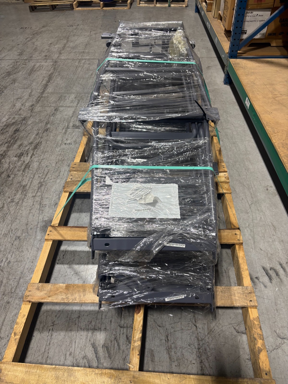 NEW 6 Step Steel Rolling Safety Ladder 16″W x 10″D Perforated Tread 36″ Handrail