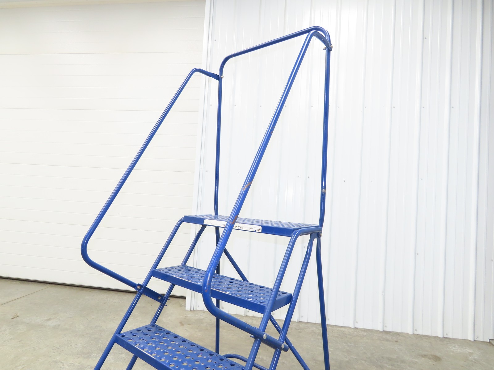 Ballymore Rolling Ladder 4 Step 10″ Work Platform 38″ Top Step 300lbs 24″ W